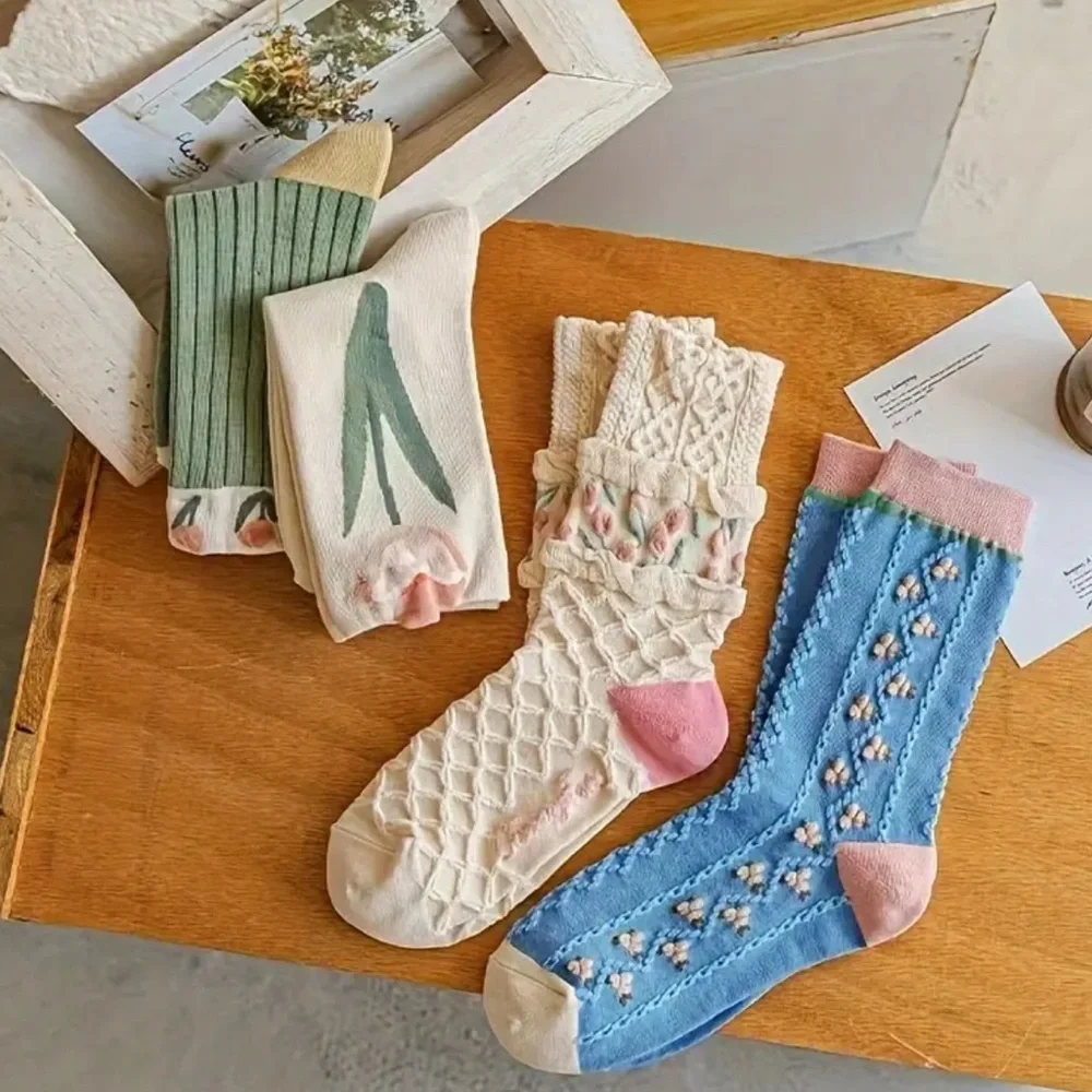 NWT Women Socks & Hosiery 4 Pairs Floral Tulips Embroidered Mid Tube Sock Cozy